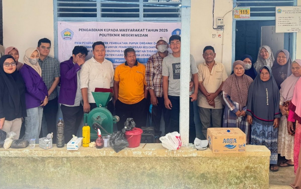 Berdayakan Petani Salak di Karo, Dosen Polmed Terapkan IPTEK Pembuatan Pupuk Organik dari Limbah