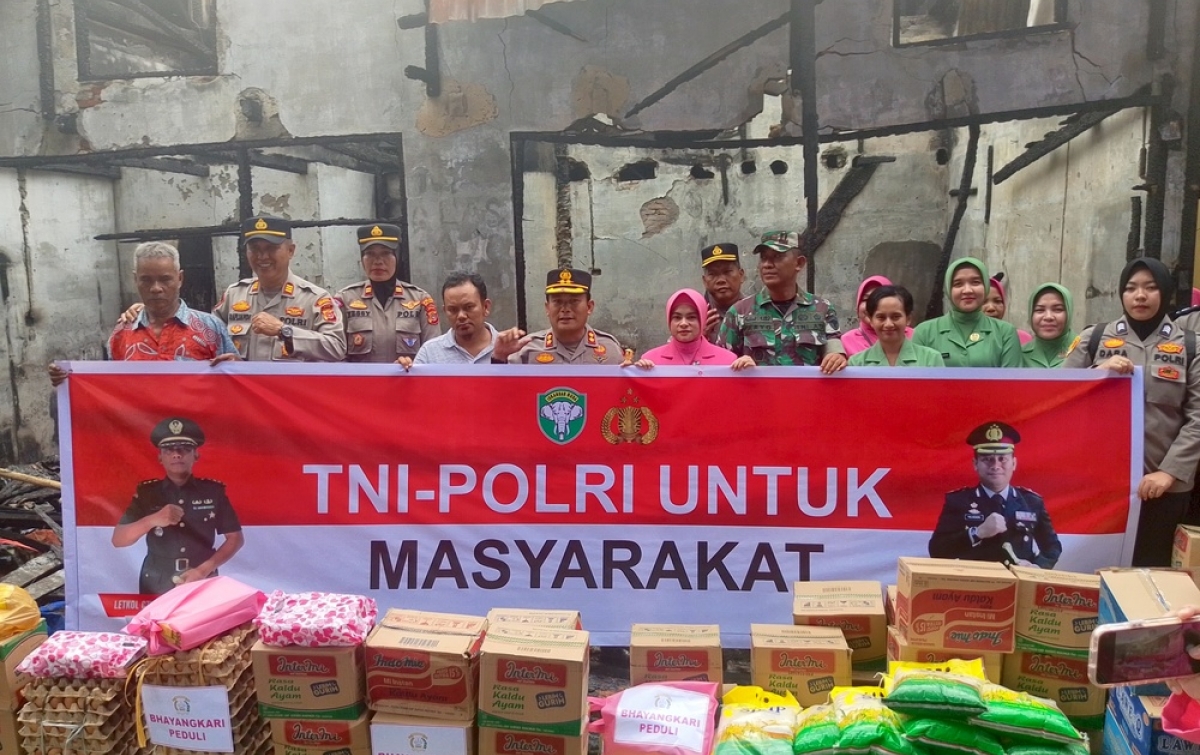 Wujud Kepedulian, Polres dan Kodim 0108 Serahkan Bantuan Korban Kebakaran di Aceh Tenggara