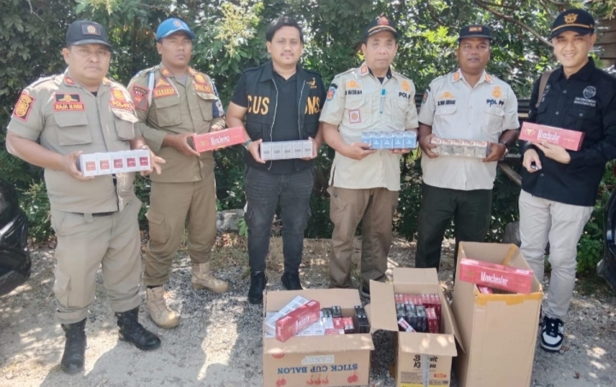 Tim  Gabungan Satpol PP dan Beacukai Sibolga Razia Rokok Ilegal di Palas
