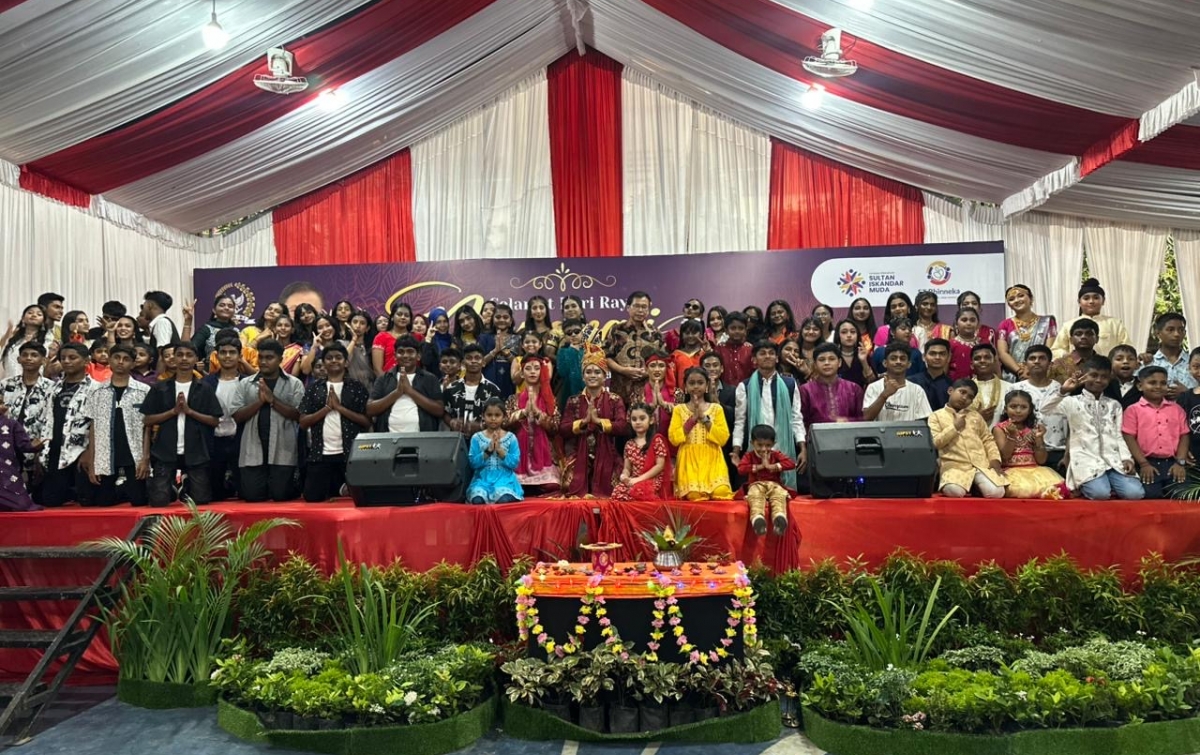 Hadiah Deepavali Terindah: Anak Sopir Diterima di Kedokteran, Berkat Cahaya Pedidikan YSIM