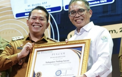 Dukung Akses Peningkatan Kesehatan, Bupati Palas Terima Penghargaan UHC