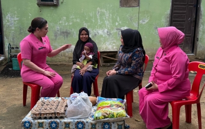 Ketua Bhayangkari Polres Labusel Tinjau Anak Penderita Stunting