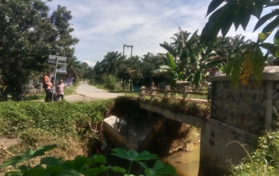 Pondasi Jembatan Tambak Kulim Ambruk Diterjang Banjir