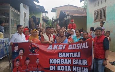 PDI Perjuangan Bantu Korban Banjir di Medan