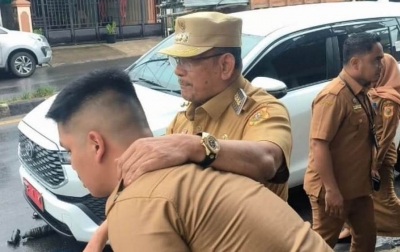 Bupati Dairi Lihat Genangan Air, Kadis Sibuk Urus Drainase Tersumbat