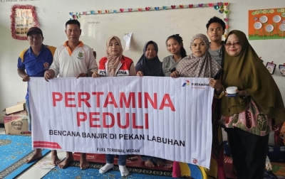 Respons Cepat Pertamina Patra Niaga Regional Sumbagut Bantu Warga Pekan Labuhan Pasca Luapan Sungai Deli