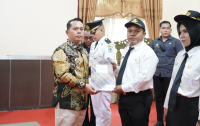 Serahkan SK  PPPK, Bupati Putra Mahkota Minta Tingkatkan Pelayanan