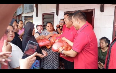 Bagi Bantuan dan Tinjau Lokasi Banjir, Rapidin Simbolon : Perlu Mitigasi Bencana
