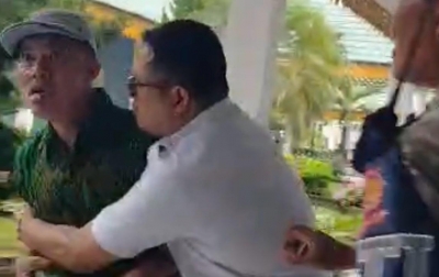 Aksi Nekat Pria Ngamuk-ngamuk dan Siramkan Bensin di Kantor Bupati Langkat