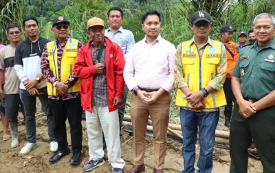 Jalan Provinsi Putus Akibat Longsor, Bupati Simalungum Perintahkan Kadis PUTR Perbaiki