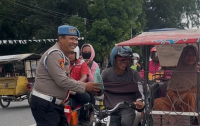 Satres Narkoba Polres Labuhanbatu Berbagi Jumat Berkah