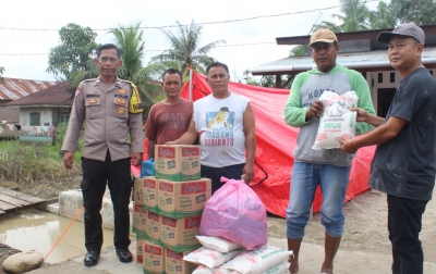 Pengusaha Amin Bersama Polri Bantu Korban Banjir di Seirampah