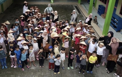 Tanamkan Cinta Alam Sejak Dini, PG/TK Panca Budi Medan Gelar Panen Raya