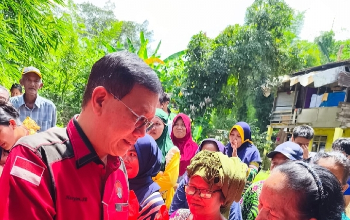 Salurkan Bantuan PDI-P Sumut Medan Polonia  Hasyim, SE Turun Langsung Temui Warga