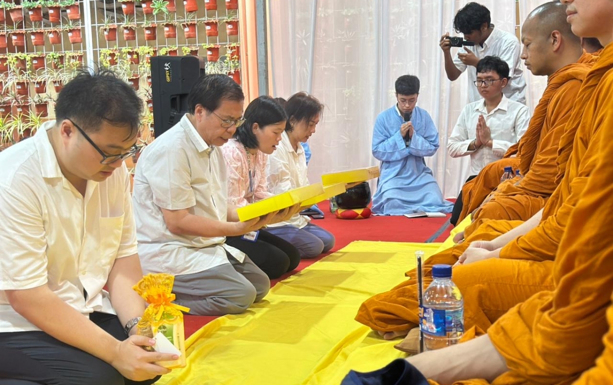 Rayakan Sanghadana Kathina Puja 2569 BE dengan Semangat Toleransi dan Kebajikan