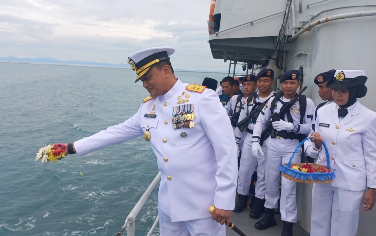 Kodaeral 1 Tabur Bunga Peringati Hari Pahlawan