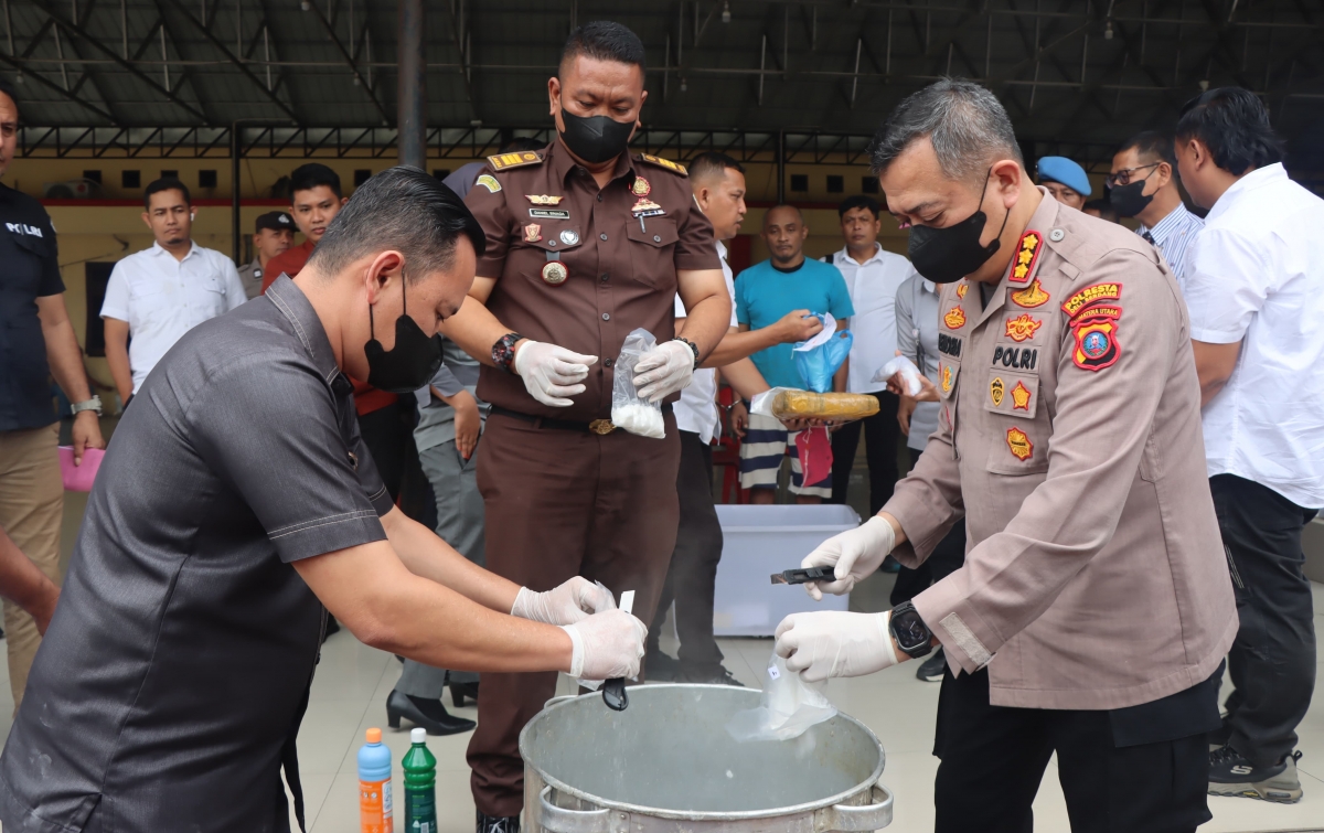 Polresta Deliserdang Musnahkan Sabu dan Ganja Masing-masing Seberat 1 Kg Lebih