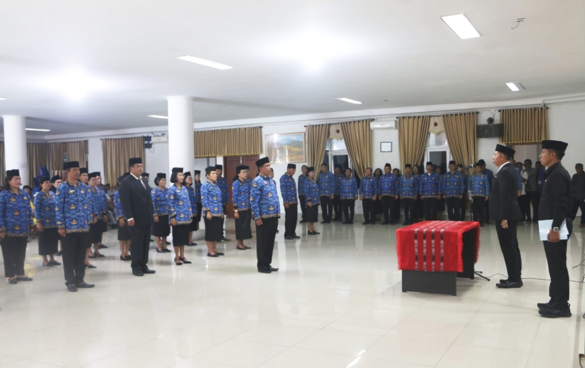 Bupati Taput Lantik 44 Kepsek dan Direktur PDAM Mual Natio