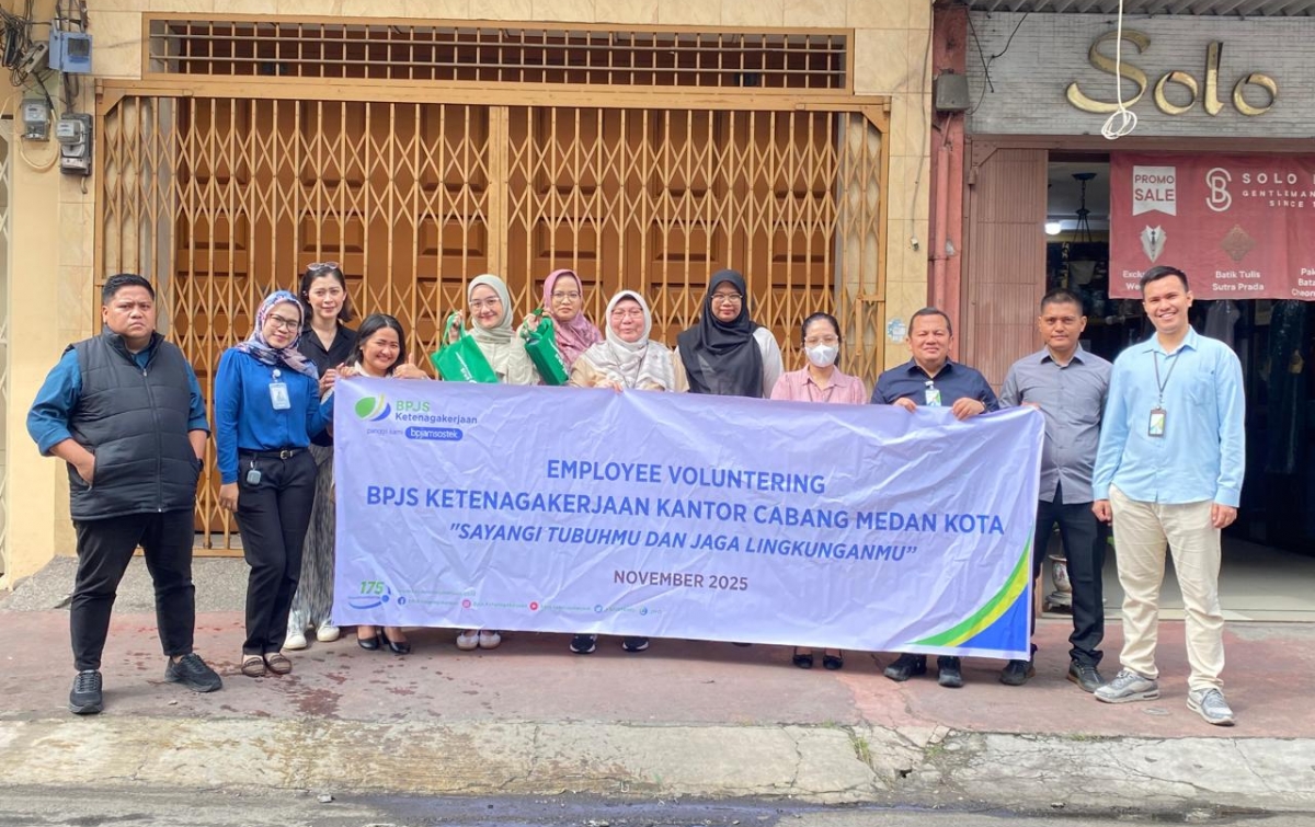 BPJamsostek Medan Kota Lawan Sampah Plastik, Bagikan Tumbler ke Tukang Parkir dan Ojol