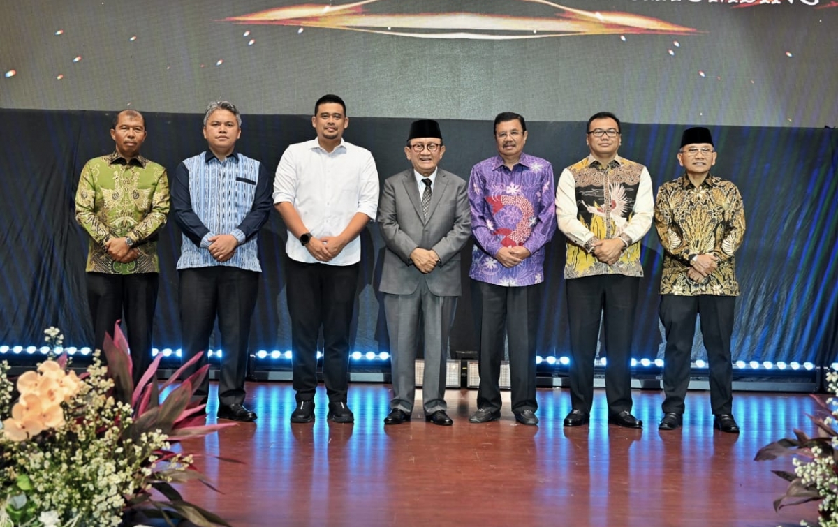 Gubernur Sumut Sebut RE Nainggolan Tokoh Teladan di Perayaan HUT ke-75