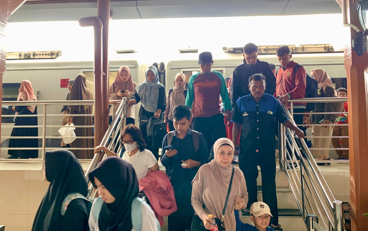 Gangguan KA Srilelawangsa! Railink Minta Maaf, Amblesan Rel Akibat Banjir Jadi Penyebab