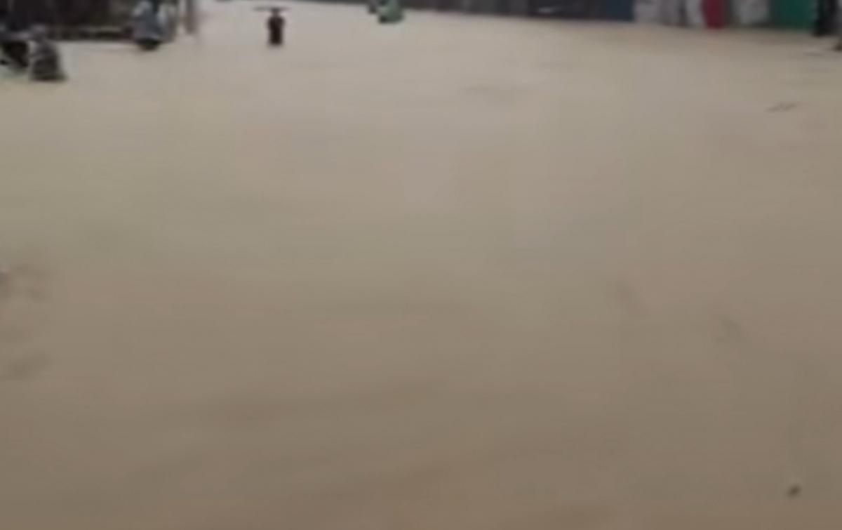 Banjir Parah Lumpuhkan Sejumlah  Titik di Kota Medan