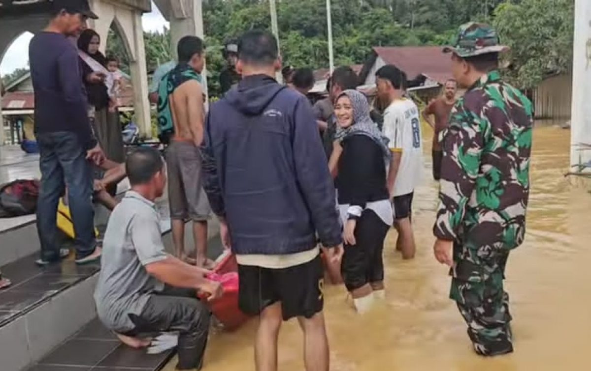 Banjir Melanda Kecamatan Natal, Akses Lumpuh Total