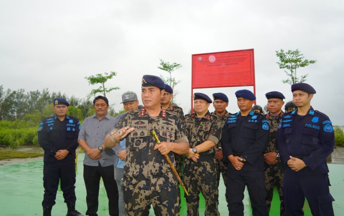 KKP Segel Pemanfaatan Ruang Laut dan Reklamasi Tak Berizin di Deli Serdang