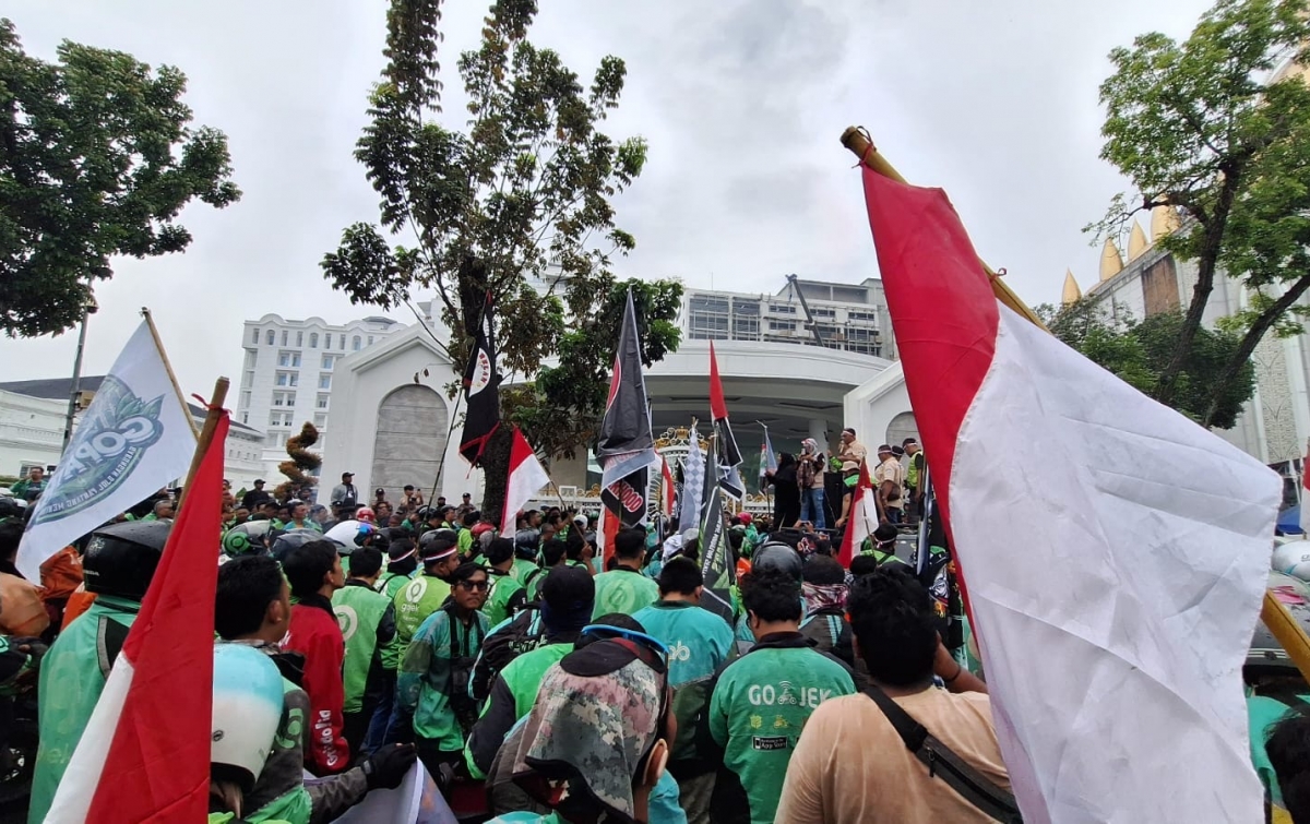 Kontroversi Regulasi Ojek Online: Saat Kemnaker Berdiskusi, Gelombang Penolakan Menguat di Banyak Kota