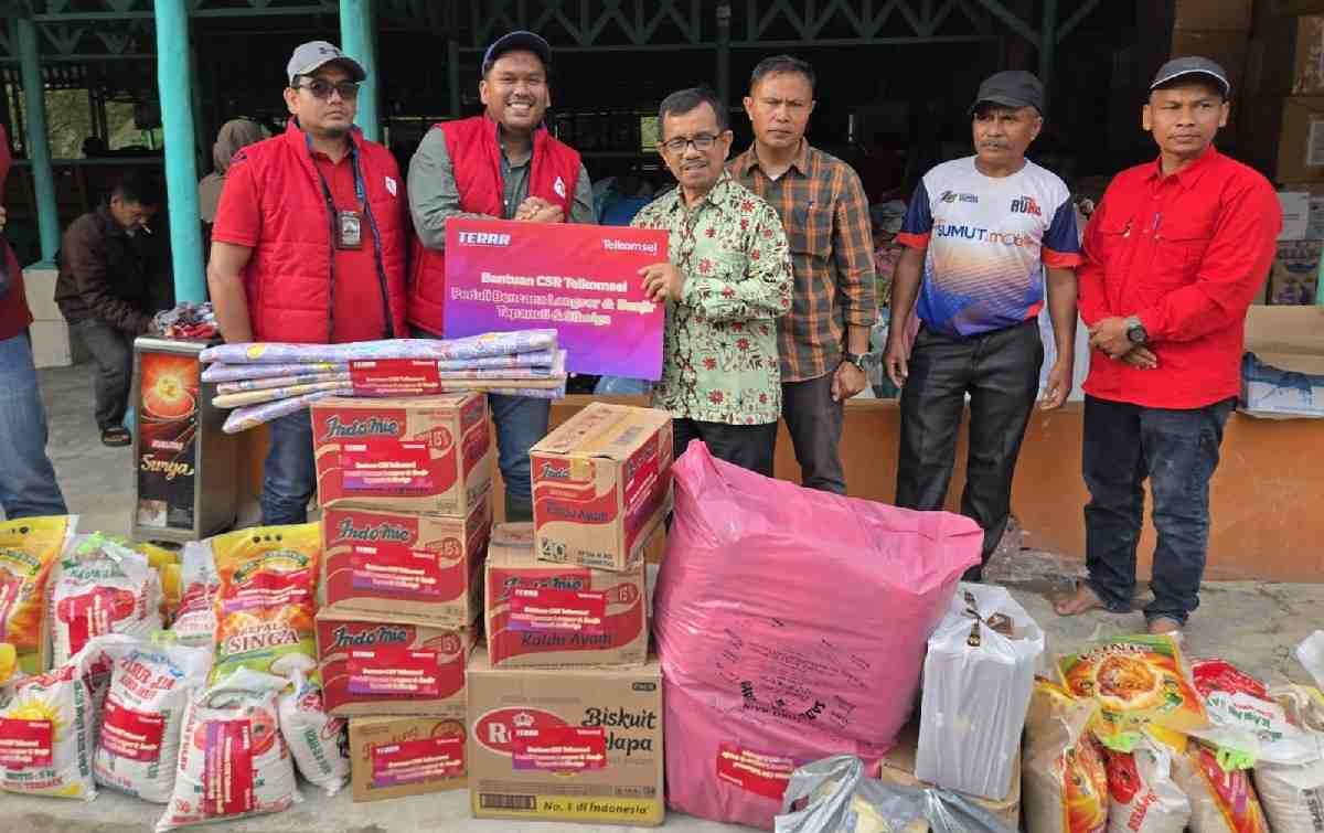 Telkomsel Salurkan Bantuan Sosial dan Percepatan Pemulihan Jaringan  di Aceh, Sumut, dan Sumbar
