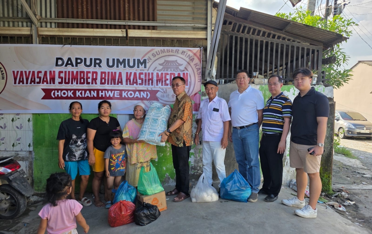 Peduli Korban Banjir, YSBK Salurkan 210 Goni Beras