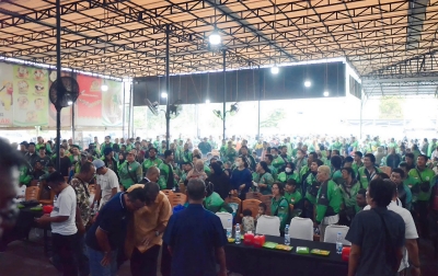 Pelindo Multi Terminal Bagi 1.000 Paket Sembako ke Warga dan Ojol di Medan