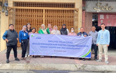 BPJamsostek Medan Kota Lawan Sampah Plastik, Bagikan Tumbler ke Tukang Parkir dan Ojol