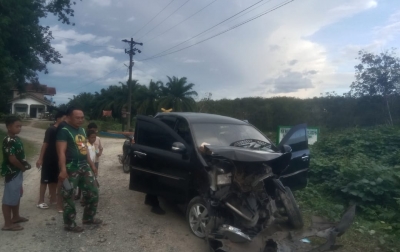 Satu Unit Avanza Ditabrak Kereta Api di Perlintasan Tanpa Palang Pintu