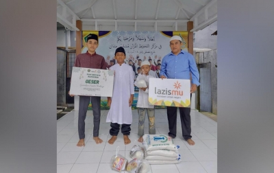 Rumah Tahfizh Qur’an Muslimin Medan dan LAZISMU Salurkan Program Gerakan Santri Berbagi