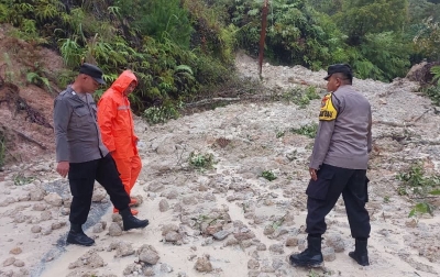 Jalinsum Sipirok–Taput Lumpuh Total Akibat Longsor, Polisi Imbau Pengendara Cari Jalur Alternatif