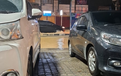 Cerita di Balik Banjir Kepung Medan: “Kami Terpaksa Tidur di Mobil”