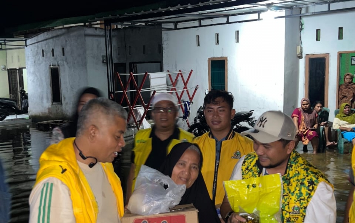 Tanggap Bencana, Pengurus Golkar Asahan Salurkan Bantuan Sembako
