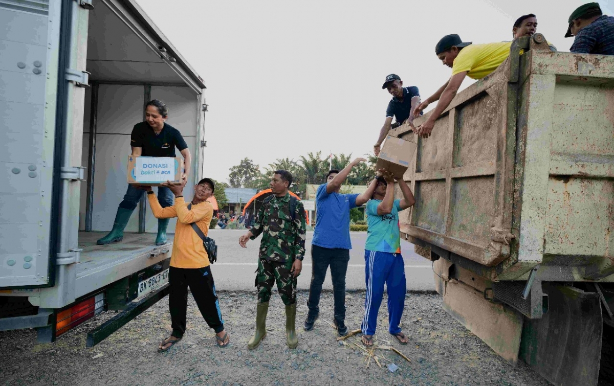 Bantuan Kemanusiaan Disalurkan Langsung untuk Korban Bencana di Medan-Langkat