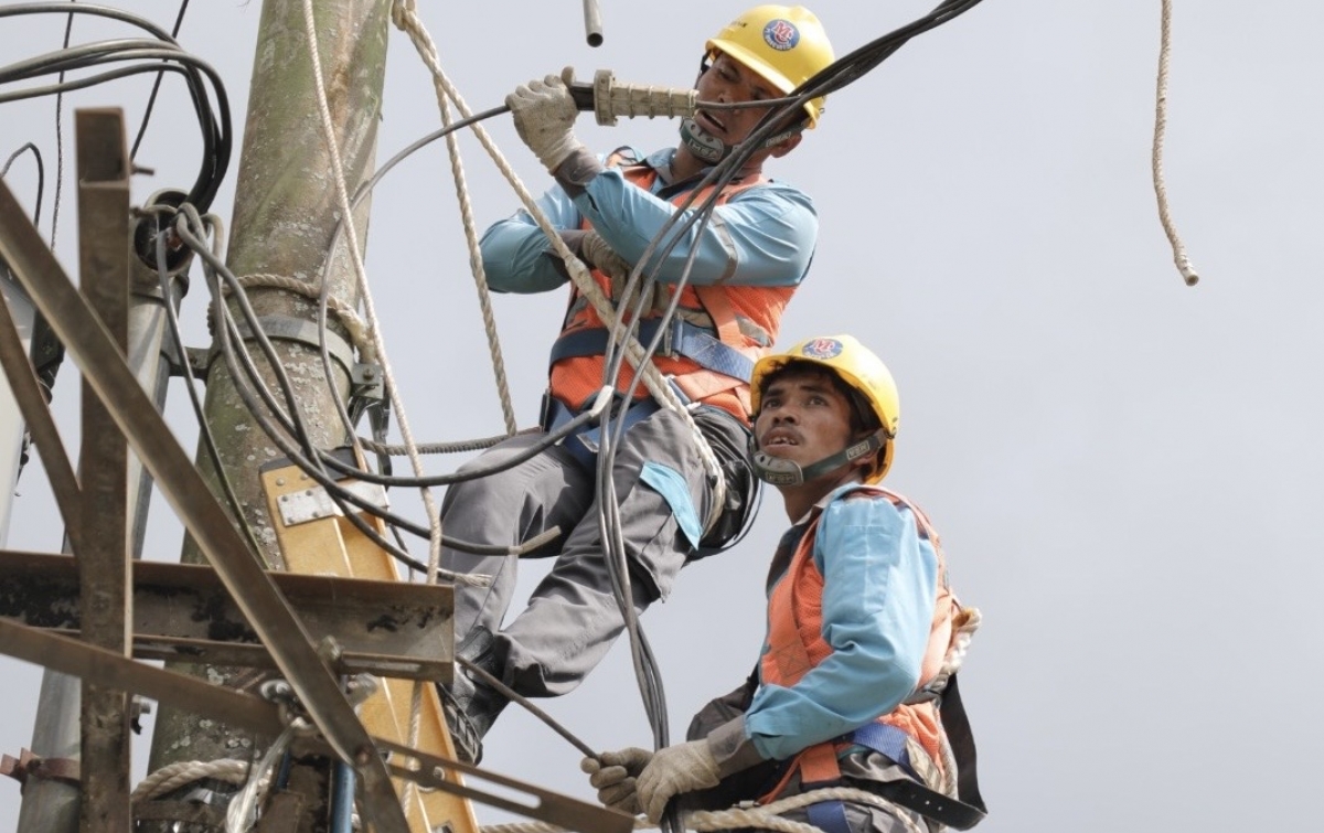 PLN Berhasil Tembus Sibolga Julu, Pemulihan Listrik Pascabencana di Sibolga Berangsur Pulih
