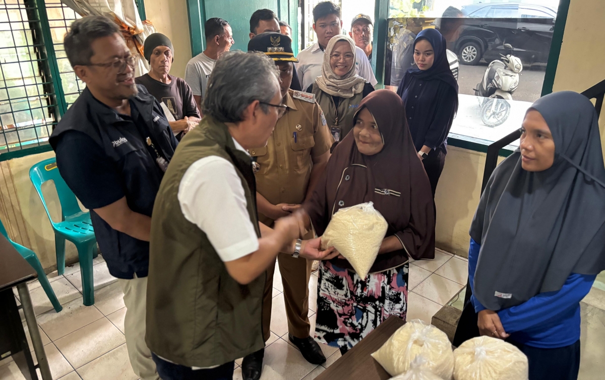 Direktur Keuangan Bulog Pantau Penyaluran Beras Bencal di Sumut
