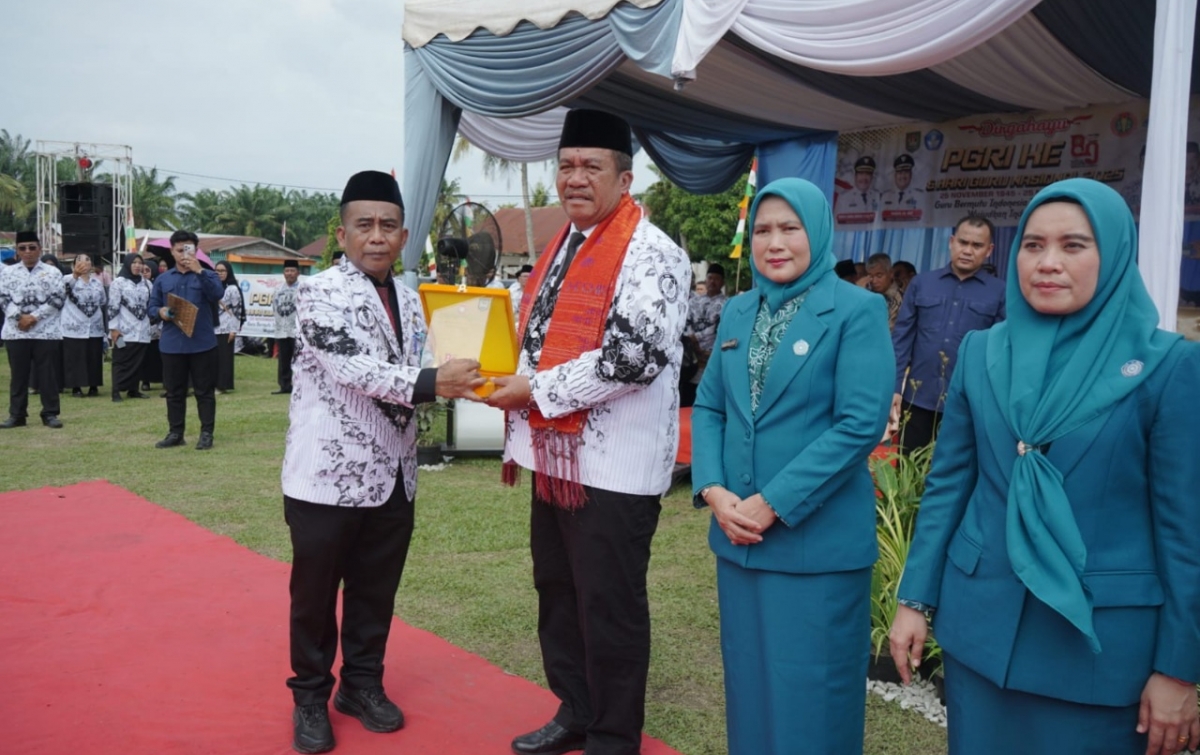 Hari Guru Nasional 2025, Bupati Asahan Tegaskan Guru sebagai Pondasi Generasi Emas