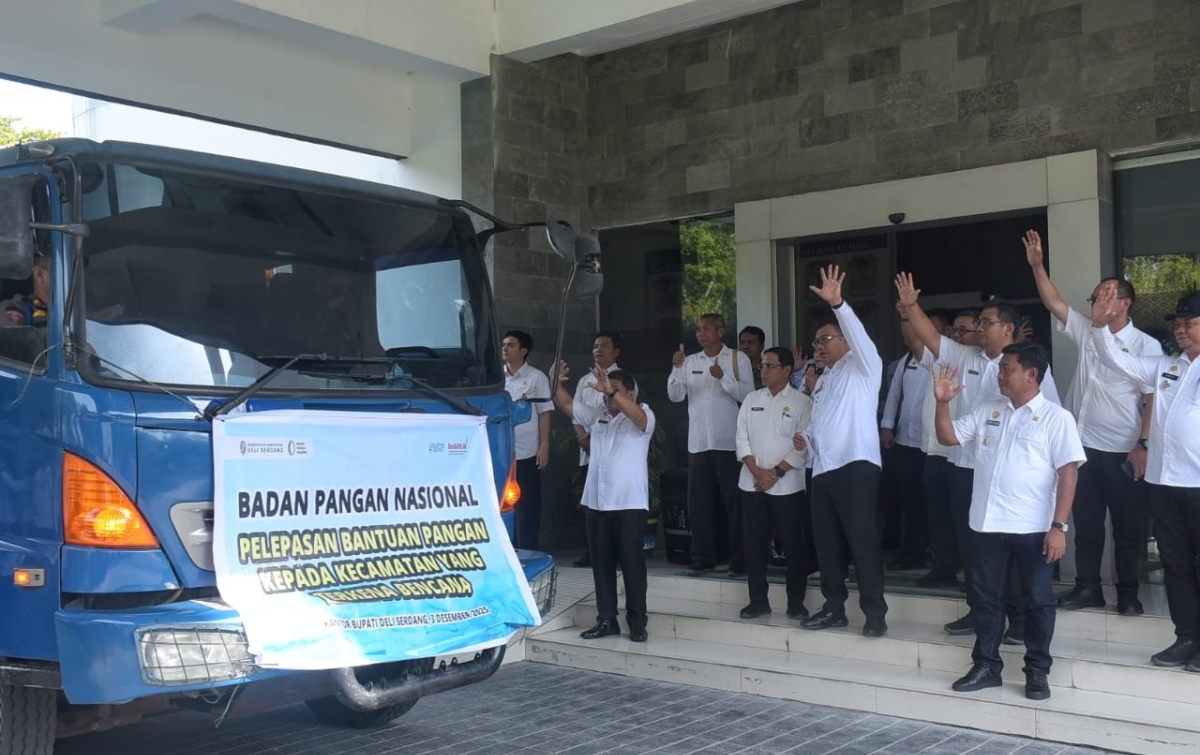 Pemkab DS Salurkan Bantuan Bapanas 665, 350 Ton Beras ke 5 Kecamatan Terdampak Banjir