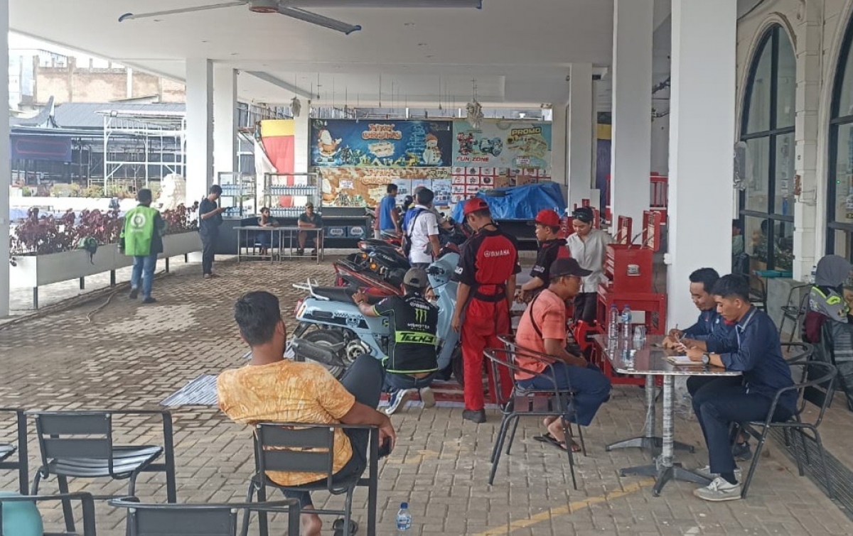 Konsumen Yamaha Antusias Manfaatkan Servis Gratis Motor Terdampak Banjir di Marelan Square Medan