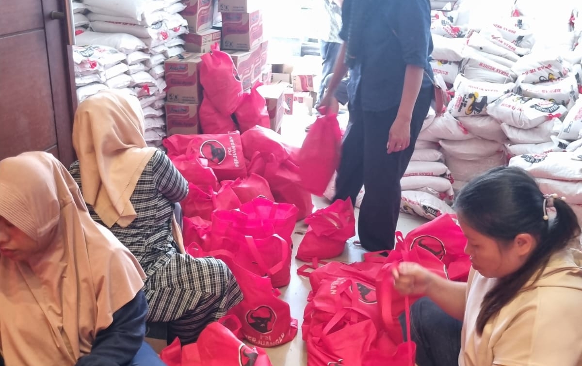 19 Jam Tembus Medan Ekstrem, PDIP Sumut Salurkan 16 Ton Bantuan ke Tapteng-Sibolga