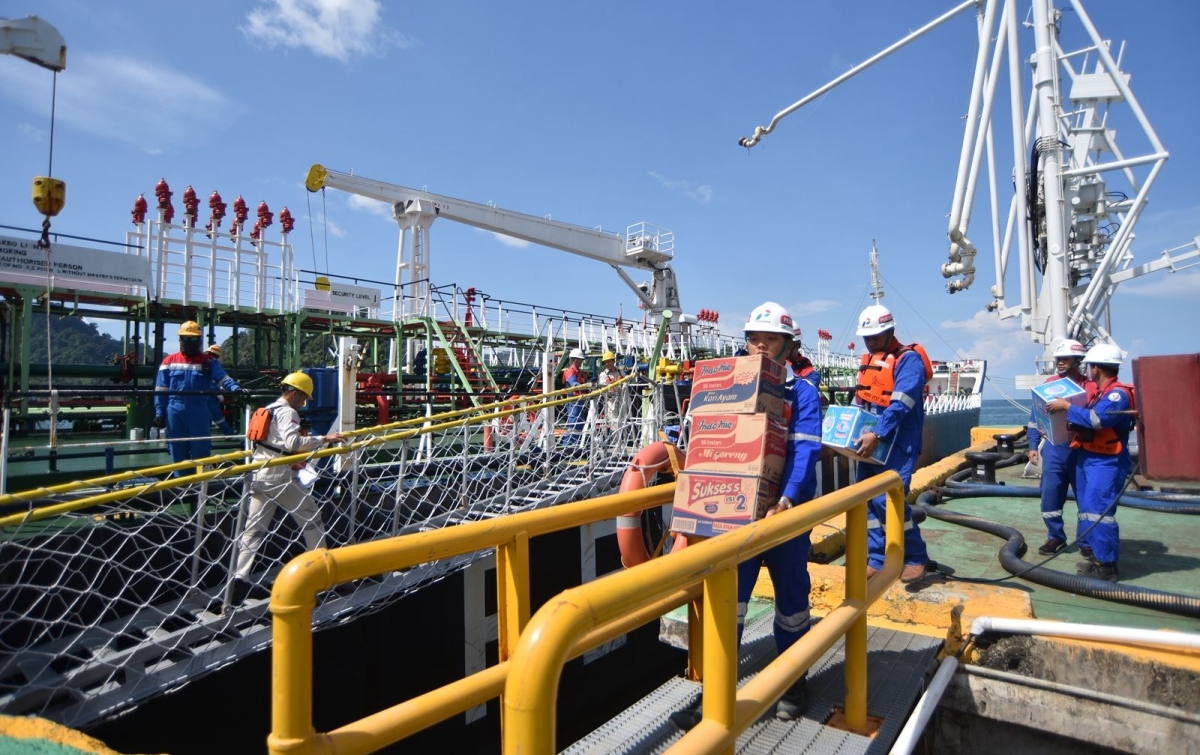 Non Stop, Kapal Tanker Pertamina Antarkan Energi dan Harapan ke Sumatera!