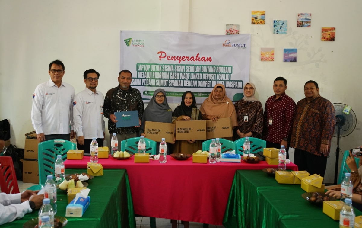 Bank Sumut Syariah dan Dompet Dhuafa Waspada Serahkan Laptop untuk Sekolah Bintang Rabbani