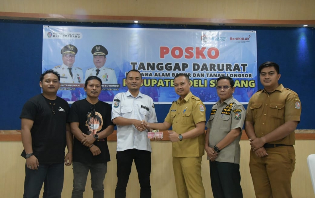 Konser Amal Kemanusiaan Kecamatan Galang Serahkan Bantuan Warga Terdampak Banjir