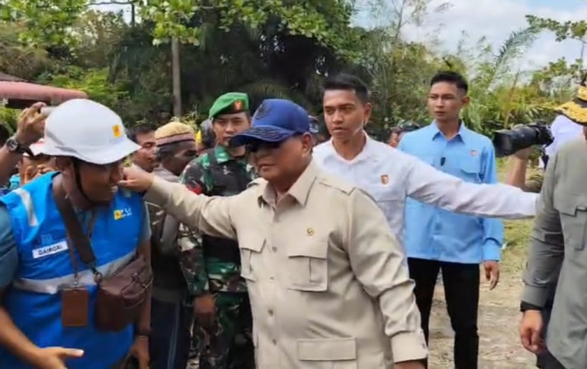 Presiden Prabowo Kunjungi Posko Pengungsian Korban Banjir di MAN 1 Langkat