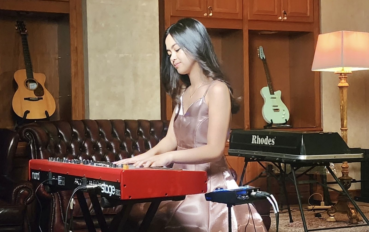 Nadine Kei Inara Rilis Single Kedua Penuh Emosi ‘It Hurts A Little’